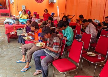 Antusias Warga Padati Makan Gratis di Kelenteng Hok Tik Bio Pati