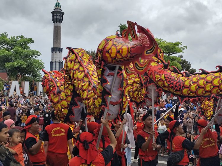 Ribuan Warga Padati Kirab Budaya Imlek 2576