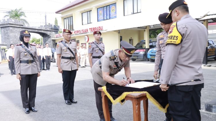 Kapolres Rembang Tekankan Pentingnya Profesionalisme di Sertijab Pejabat Utama