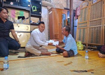 Viral di Medsos, Gus Miftah Serahkan Beasiswa dan Bantuan ke Inisial A