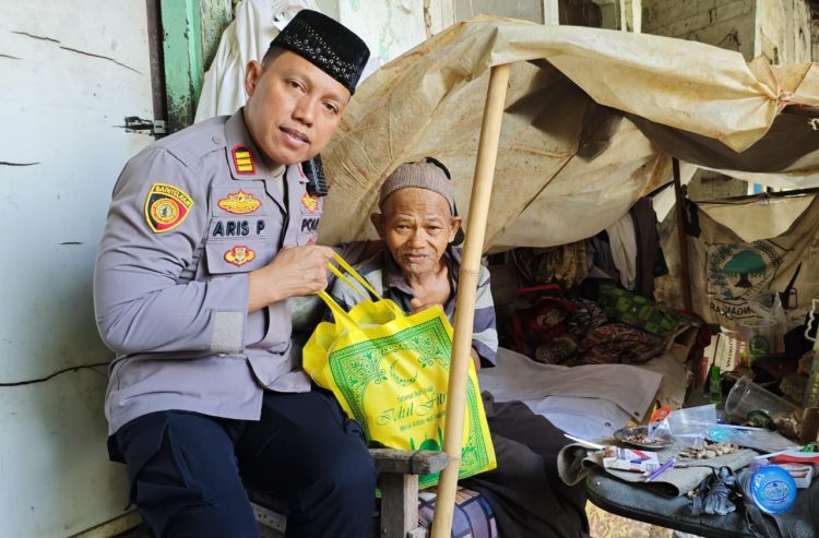 50 Paket Sembako di Bagikan, Kapolsek Tayu Peduli Sesama