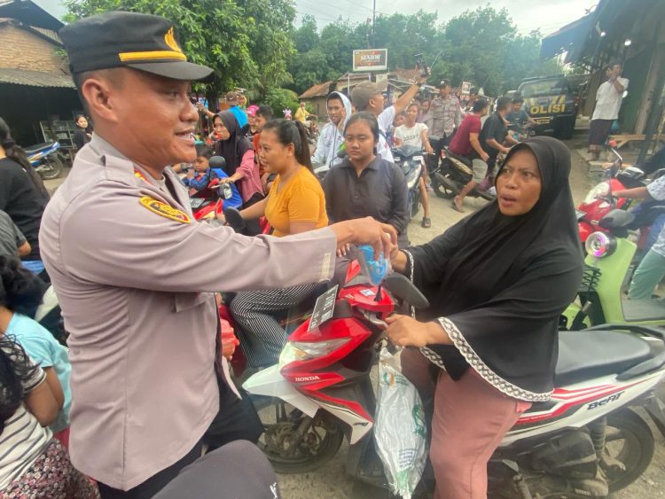 Gelar Aksi Berbagi Ratusan Takjil di Bulan Suci Ramadan