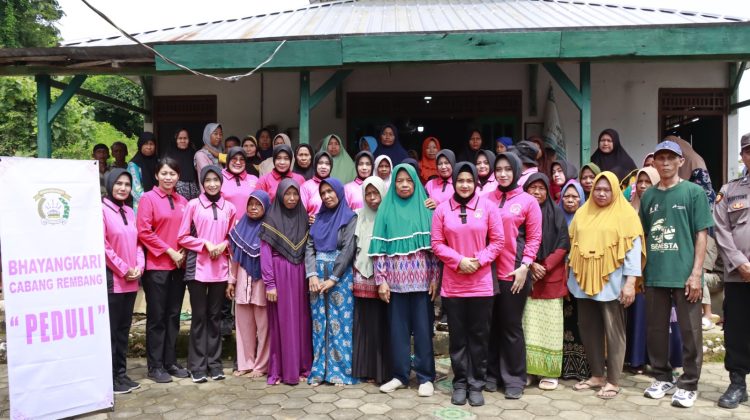 Warga Dukuh Ngotoko Terima Bantuan di Momen Ramadan