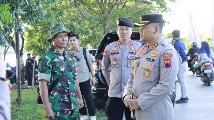 Peduli Sesama, Polres Rembang Bagikan 300 Paket Takjil Gratis