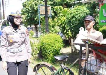 Peduli Gizi di Bulan Ramadan, Polisi Bagikan 200 Paket Ikan