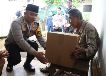 Berbagi dan Peduli Sesama, Kapolresta Pati Turun