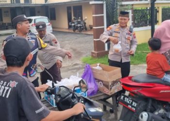 Sambut Ramadan, Polsek Kayen Bagikan 250 Paket Takjil