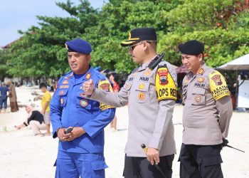 Tekankan Pentingnya Keselamatan di Wisata Air, Kapolres Jepara Gunakan Pelampung