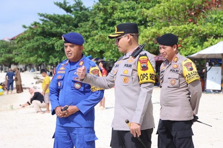 Tekankan Pentingnya Keselamatan di Wisata Air, Kapolres Jepara Gunakan Pelampung