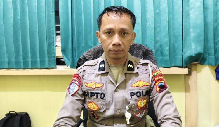 Warga Diminta Datang Lebih Pagi, Aipda Sucipto Optimalkan Pelayanan Terbaik