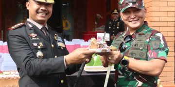 Hari Bhayangkara ke-79, Dandim Pati Datangi Mapolresta Berikan Kejutan