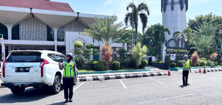 Srikandi Satlantas Polresta Pati Ambil Alih Jalanan di Patroli