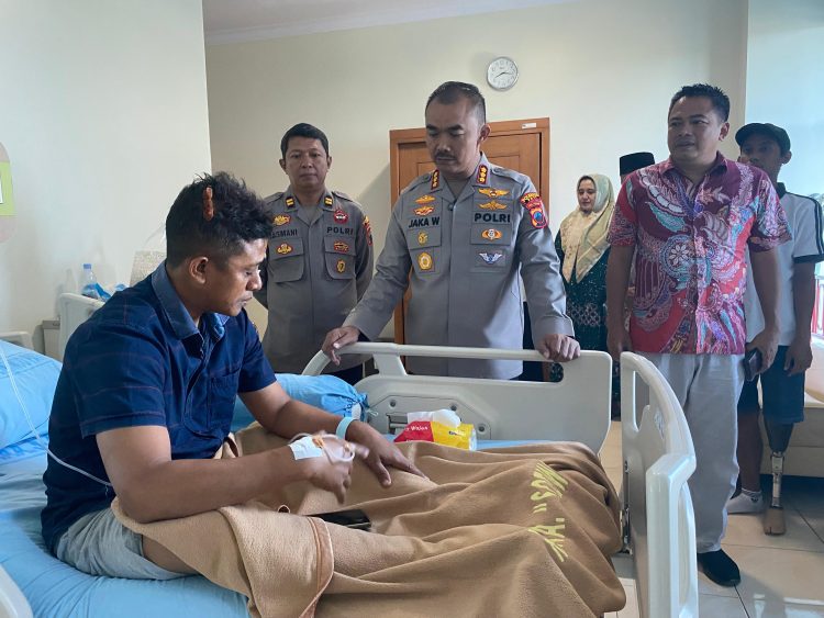 Enam Korban Kerusuhan Aksi 13 Agustus, Kapolresta Besuk Kapolsek Pati Kota