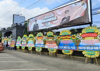 Lewat Ratusan Karangan Bunga, Warga Apresiasi Polres Rembang