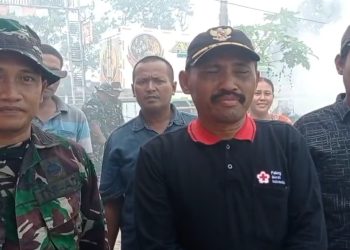 Sinergi TNI dan Warga, Lettu Inf. Eko : Bersihkan Sungai Barinten di HUT TNI