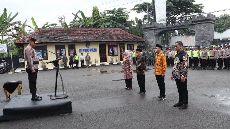 Bela Negara, Kapolres Rembang : 4 Tokoh Masyarakat Terima Penghargaan Prestasi