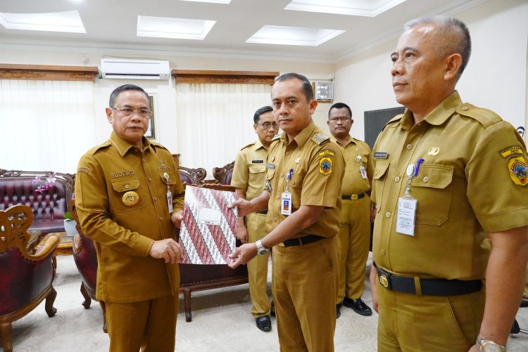 Dorong Kinerja Profesional, Bupati Sudewo Resmi Lantik Kepala BPKAD dan Kadishub Pati