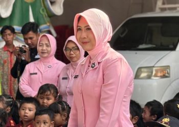 Belajar Budaya, Bhayangkari Rembang Ajak Anak TK Membatik
