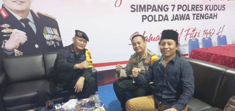 Fokus Utama, Dansat Brimob Cek Simpang 7 Kudus di Pos Terpadu