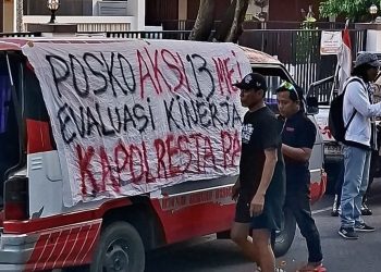 Posko AMPB Dibubarkan, Massa dan Polisi Adu Argumen
