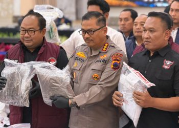Kurir Paket dan Aplikasi Terenkripsi, Modus Baru