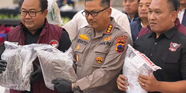 Kurir Paket dan Aplikasi Terenkripsi, Modus Baru
