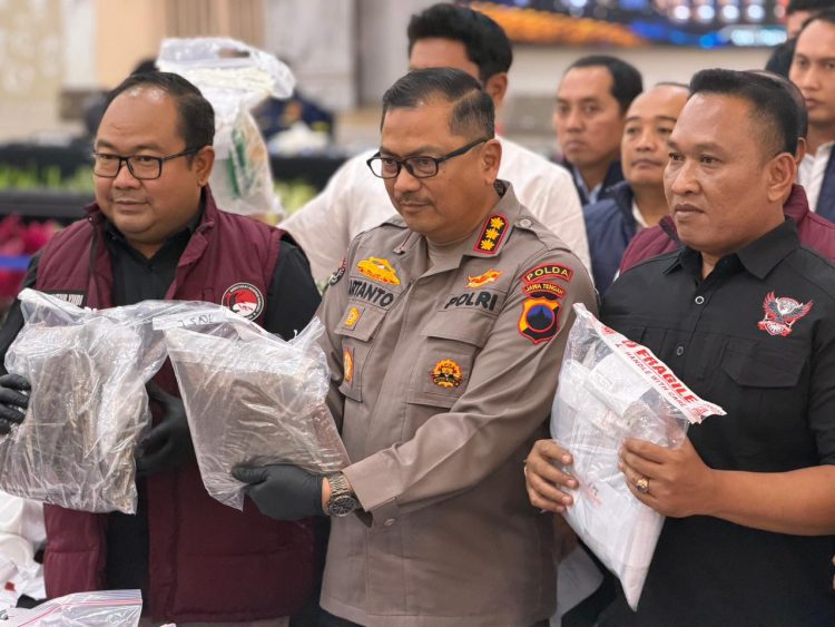 Kurir Paket dan Aplikasi Terenkripsi, Modus Baru