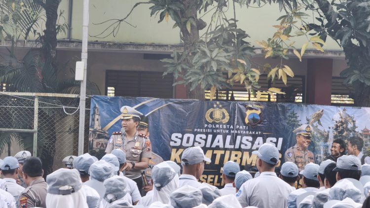 Edukasi ke Sekolah SMA 3, Kasat Lantas Ingatkan Pelajar Bahaya Geng Motor dan Perang Sarung