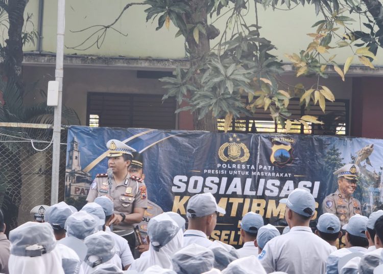 Edukasi ke Sekolah SMA 3, Kasat Lantas Ingatkan Pelajar Bahaya Geng Motor dan Perang Sarung
