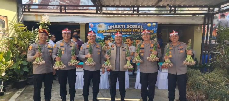 Pejabat Turun ke Ladang, Kombes Pol. Wahyu Nugroho Buktikan Arti Pemimpin