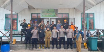 Patroli Karhutla, Polda Kalbar Turun Bawa Air Bersih untuk Warga