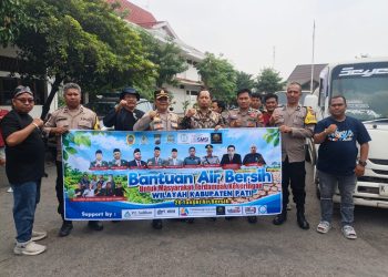 Distribusi Air ke Warga Kekeringan, SMSI dan Sedulur Sikep Nyawiji Bangun Gerakan Solidaritas