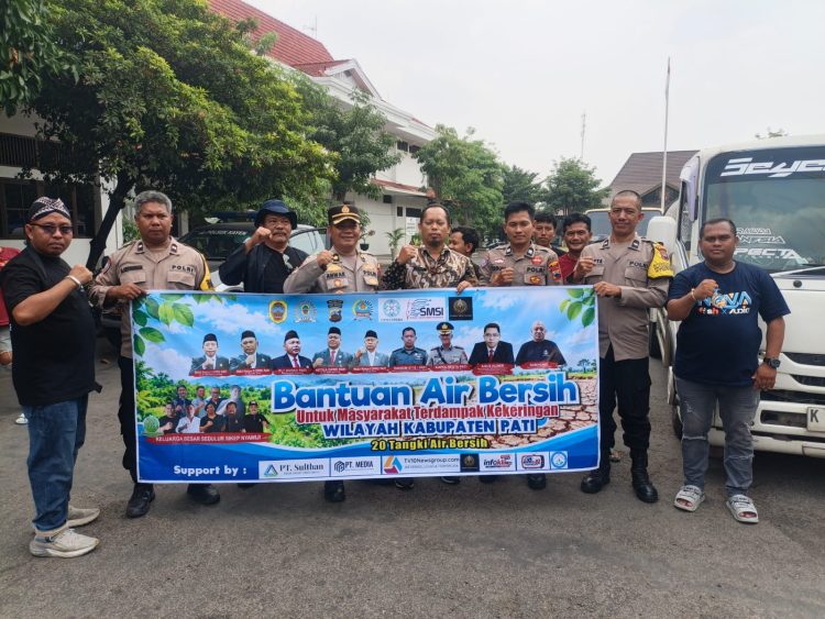 Distribusi Air ke Warga Kekeringan, SMSI dan Sedulur Sikep Nyawiji Bangun Gerakan Solidaritas